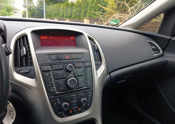Opel Astra cena 28500 przebieg: 133000, rok produkcji 2010 z Połaniec małe 631